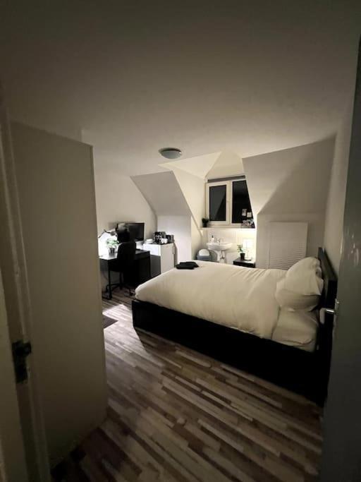 Room 404 - Eindhoven - By T&S. Εξωτερικό φωτογραφία